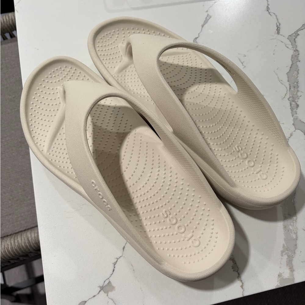 CROCS Women’s Mellow Recovery Sandal
